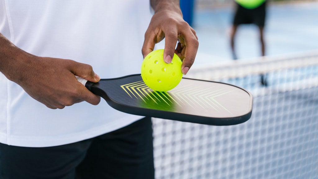 Tips for choosing the best paddle for pickleball VUONS
