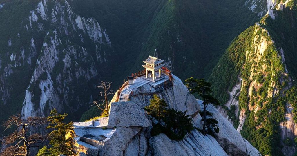 Hua Shan Mountain is a thrilling holy place VUONS