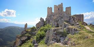 The Beautiful Fortress of Rocca Calascio Castle VUONS